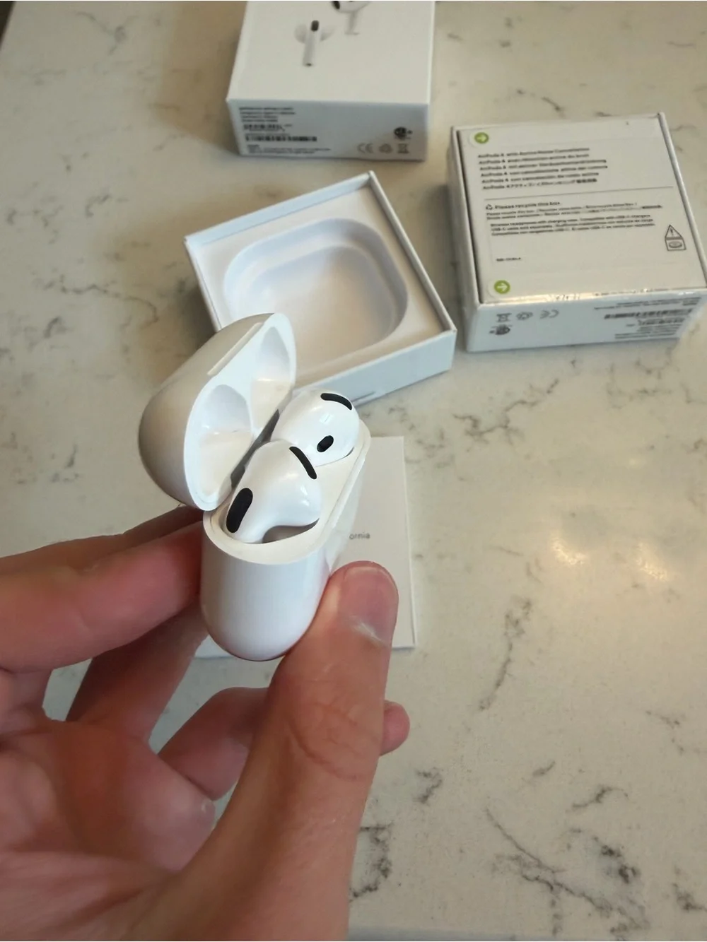AirPods gen 4s never used comes with every thing (ONE DAY SHIPPING)